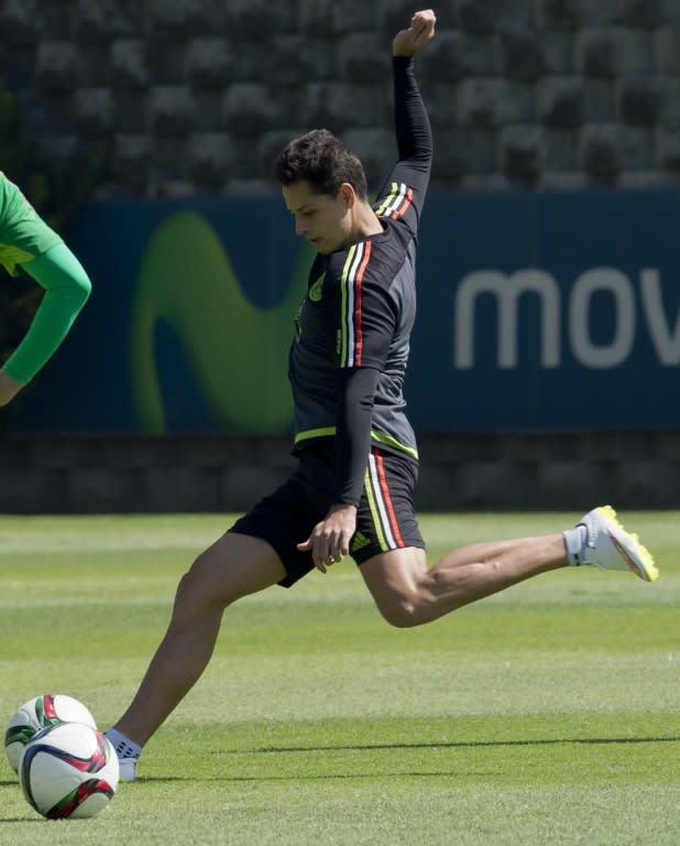 Javier Hernandez of the Mexican national football team trains on November 9, 2015 in Mexico city