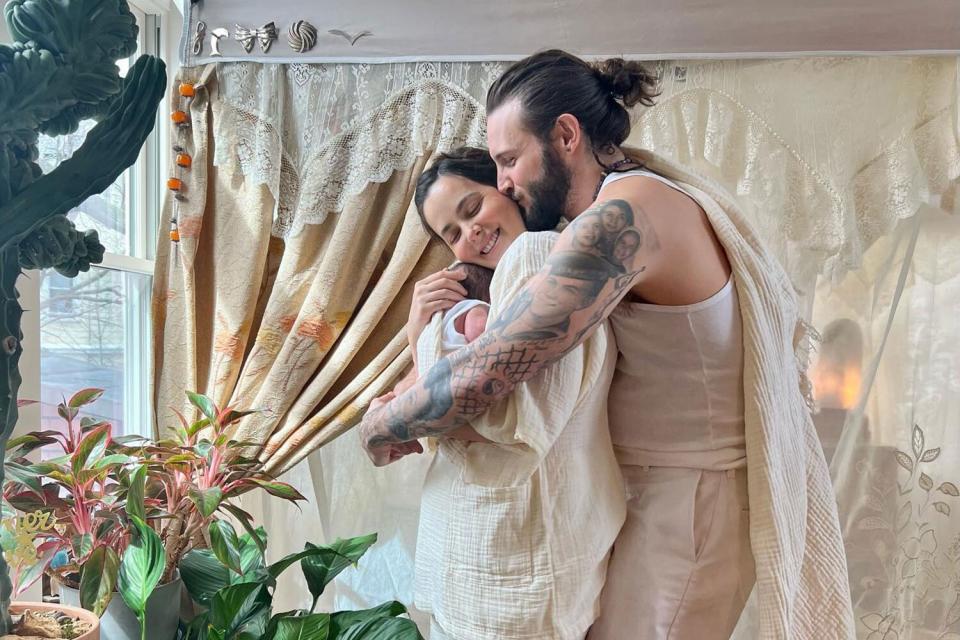 https://www.instagram.com/p/CpvtzSCs03z/?hl=en https://www.instagram.com/stories/bethanycmeyers/3057870100467829426/?hl=en  hed: Nico Tortorella and Bethany C. Meyers Welcome First Baby