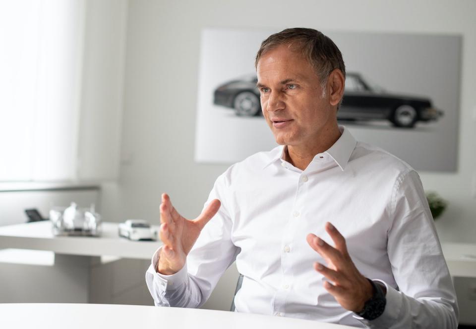 Oliver Blume, Vorstandsvorsitzender der Porsche AG, in seinem Büro.
