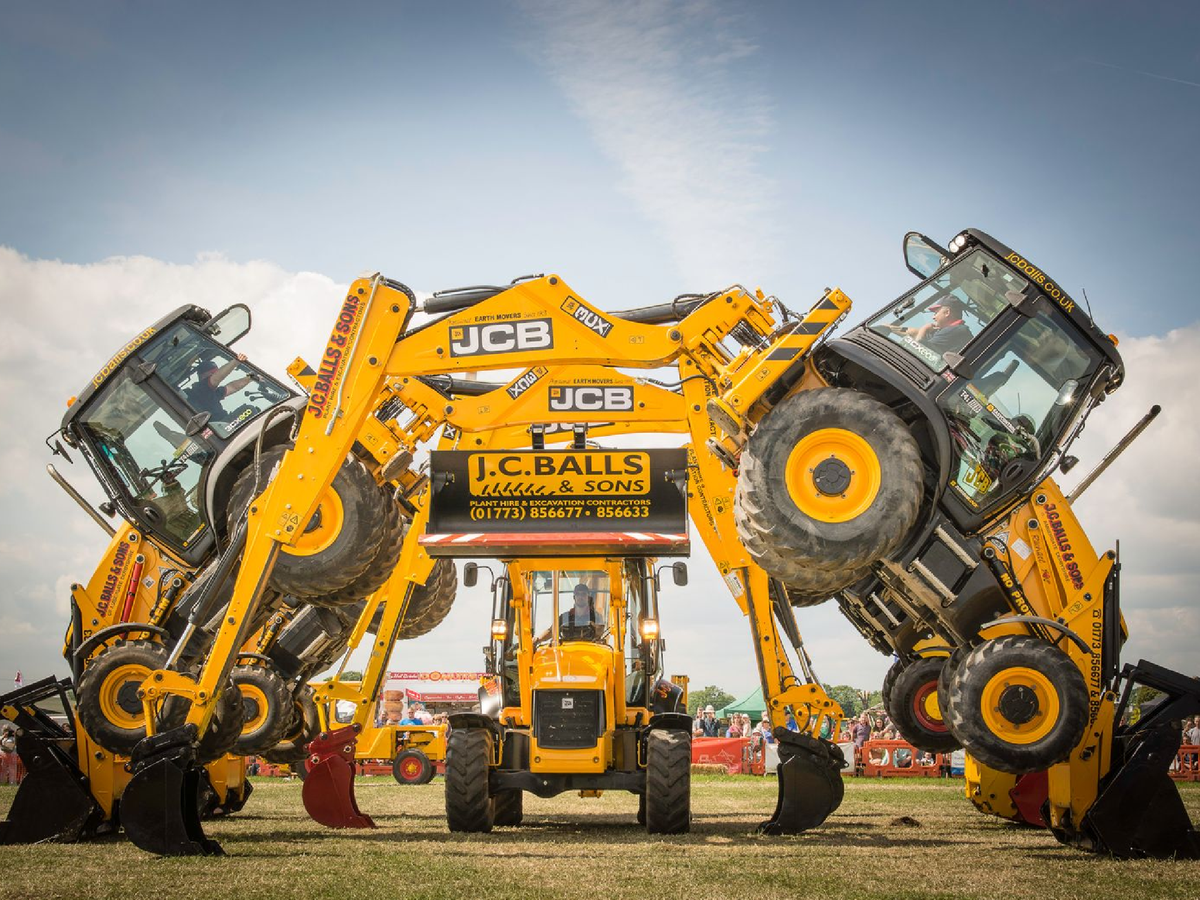 Diggers dancing is the highlight of bank holiday weekend at Cockfields farm (Facebook - Cockfields Farm)