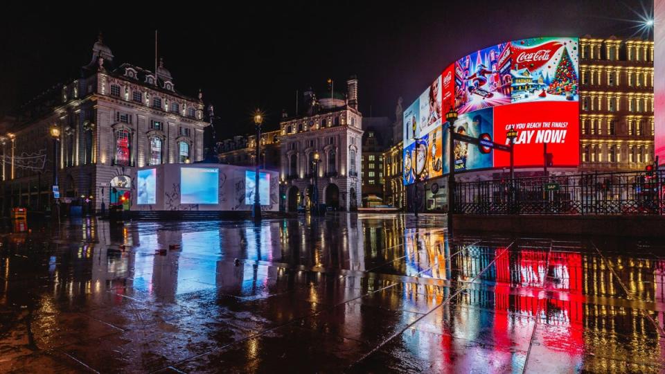 A deserted Piccadilly Circus (Alamy Stock Photo)