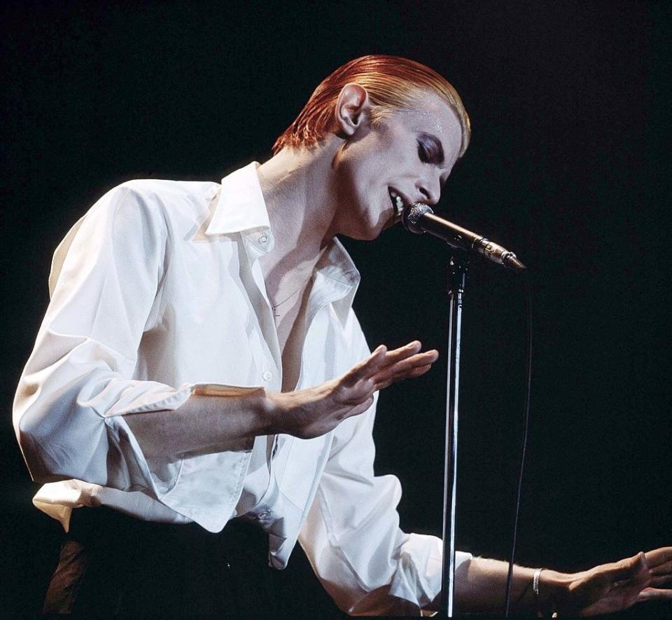 David bowie singing on stage in support of the station to station album