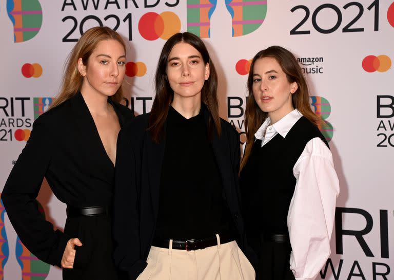 Además de Alana, en Licorice Pizza tienen participación sus dos hermanas en la vida real; juntas forman Haim, el trío de rock que logró un gran crecimiento los últimos años