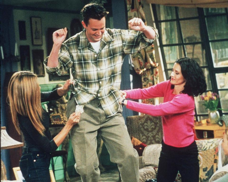 Jennifer and Courteney take money out of Matthew's pockets during a funny Friends moment