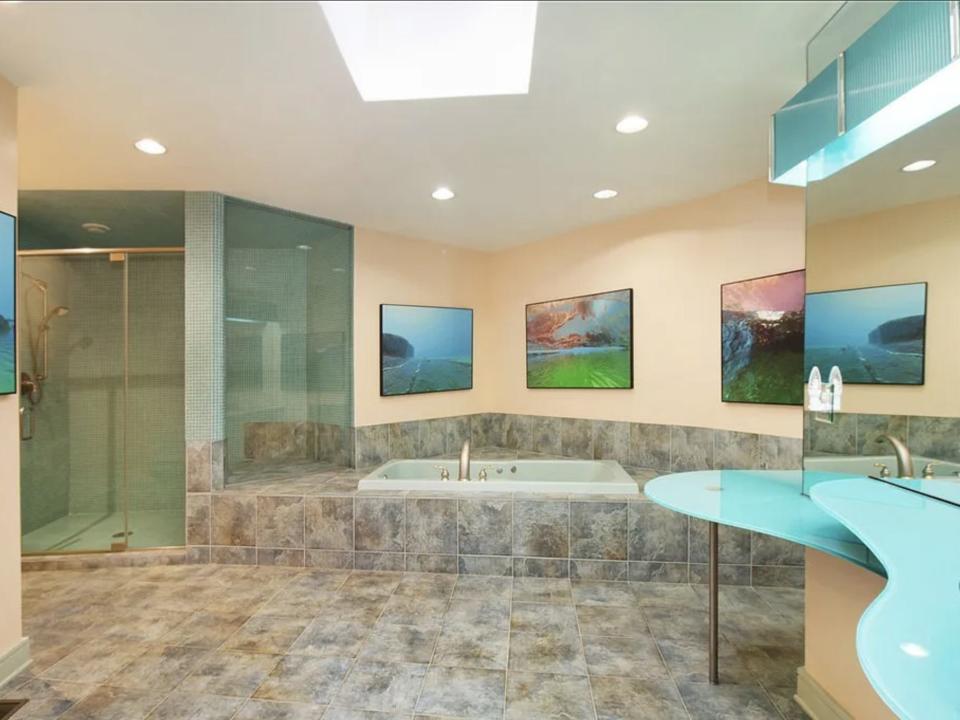 The master bathroom.