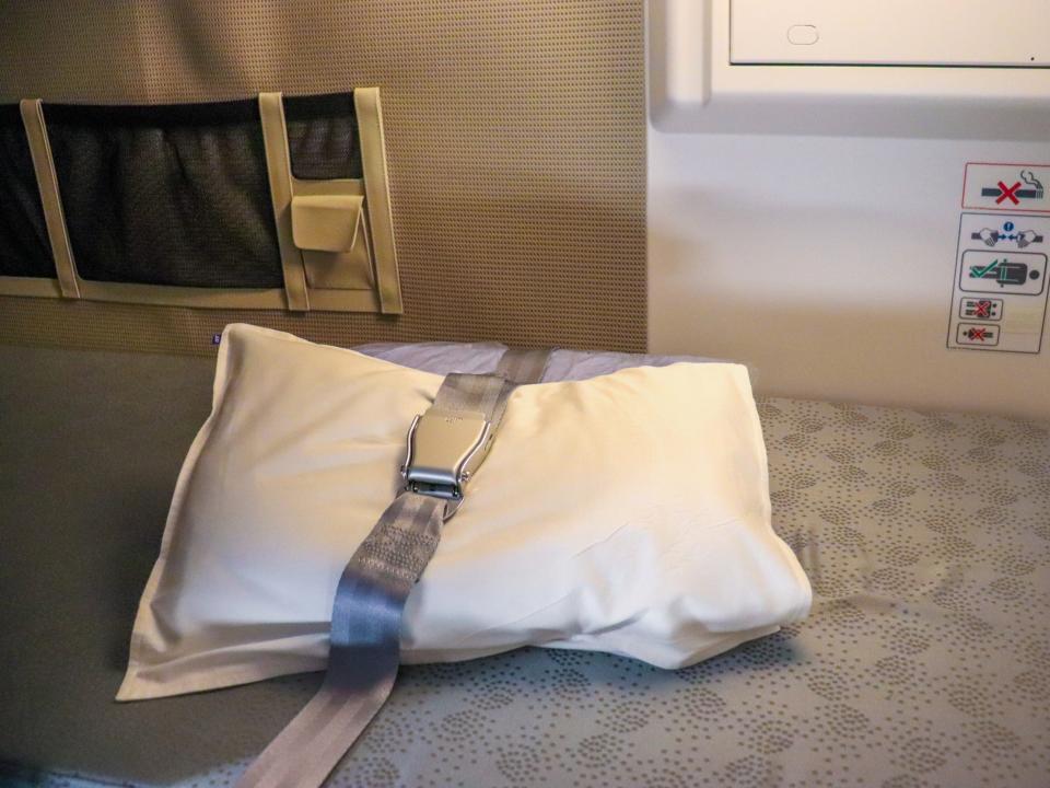 Crew rest onboard SAS Scandinavian Airlines' Airbus A350-900 XWB — SAS Scandinavian Airlines Airbus A350-900 XWB Tour