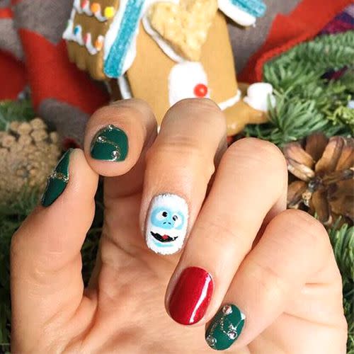 10) Christmas Nails With Bumble via @stephstonenails