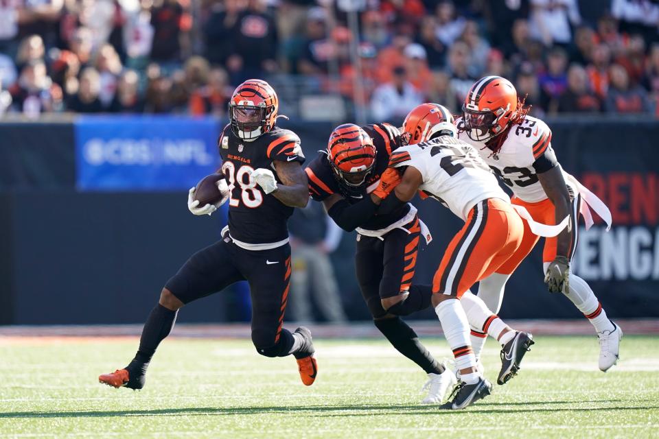 Cincinnati Bengals' Joe Mixon (28) runs during the first half of an NFL football game against the Cleveland Browns, Sunday, Nov. 7, 2021, in Cincinnati. (AP Photo/Bryan Woolston)