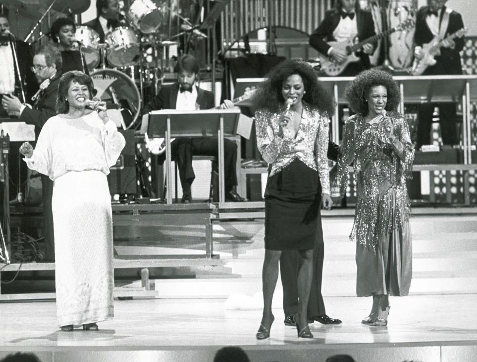 Rockefeller Plaza, New York, Diana Ross, Cindy Birdsong (left) and Mary Wilson (right)