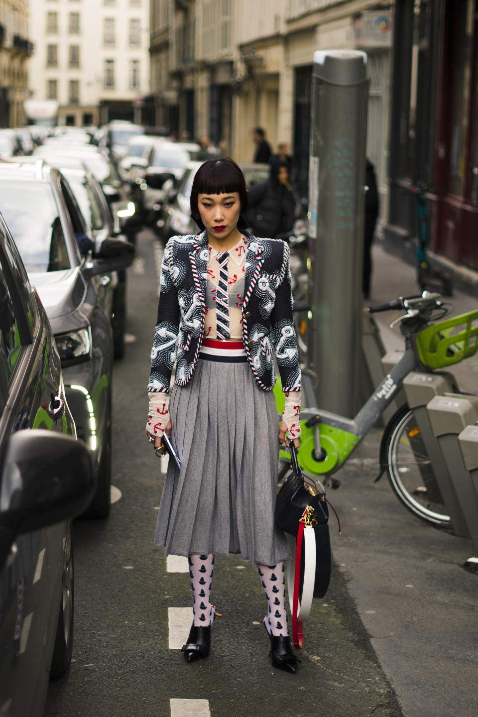 Mademoiselle Yulia im 50ies-Matrosen-Style auf der Paris Fashion Week. (Bild: Getty Images)