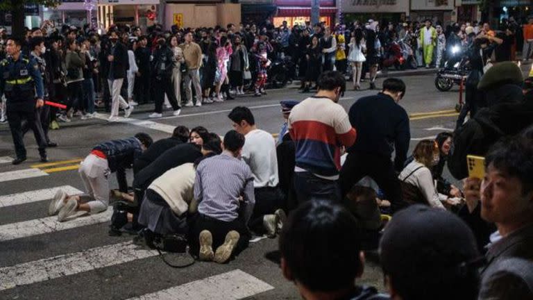 El sábado por la noche se dio una peligrosa avalancha donde más de 150 murieron por lesiones y asfixia en el popular distrito de Itaewon