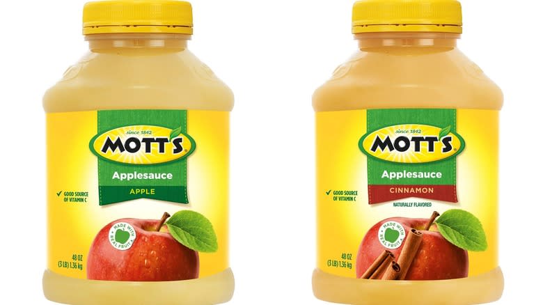 Mott's original and cinnamon applesauce bottles