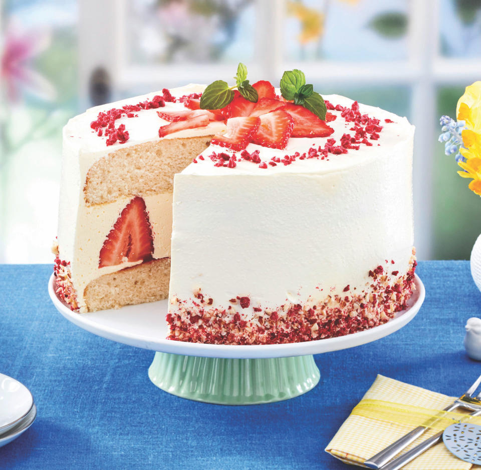 Strawberry cream layer cake