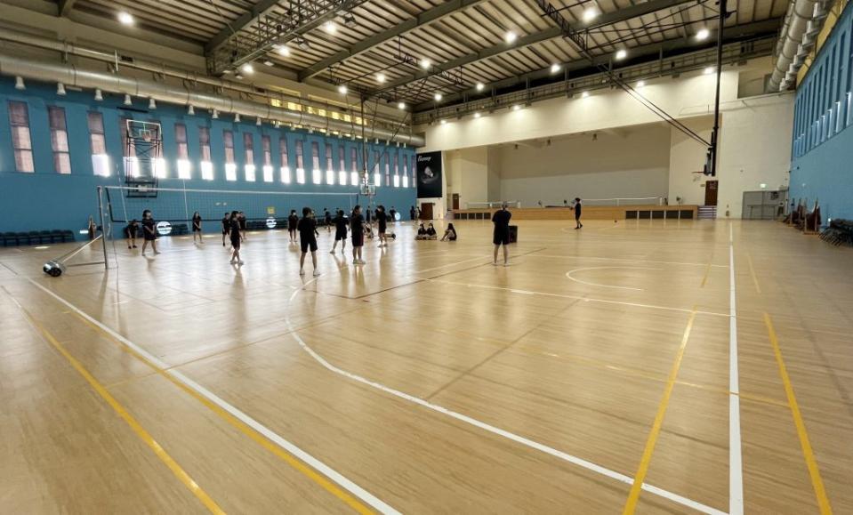 「南區全民運動中心」規劃羽球、籃球、排球運動使用空間。（記者陳治交攝）