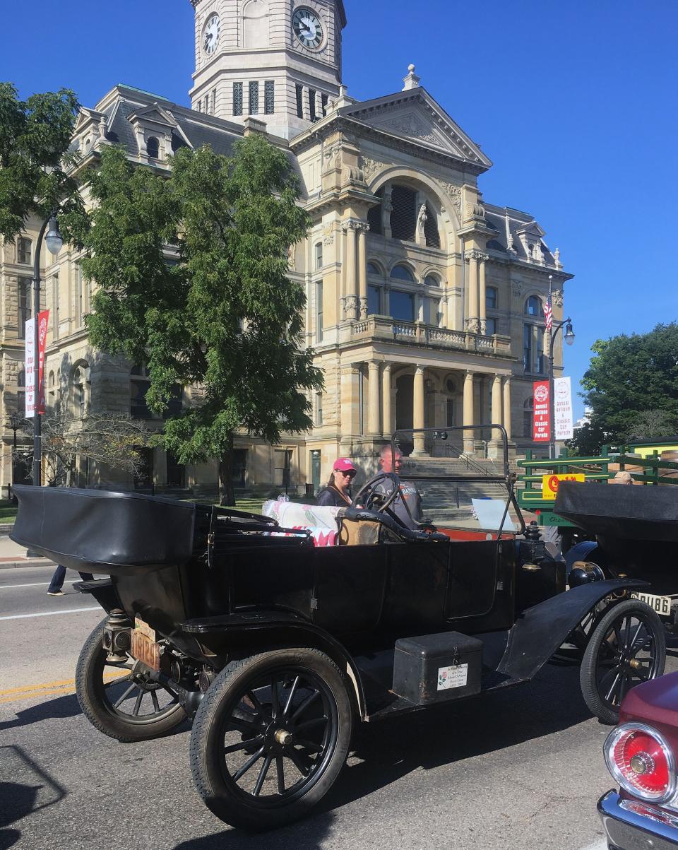 Model T cars from the NoKen T's in front of the Butler County courthouse.