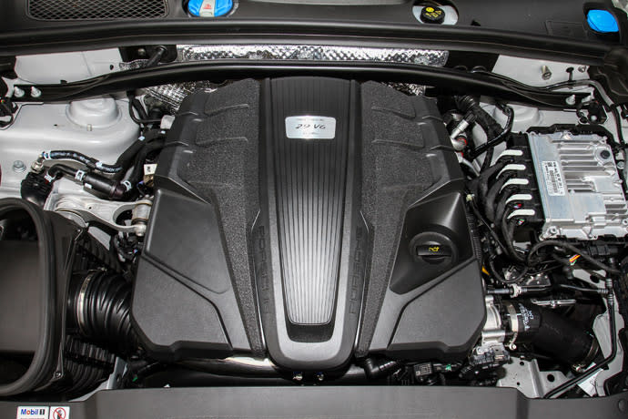 搭載2894c.c‭.‬‭ ‬V6雙渦輪增壓引擎，最大動力達440ps‭/‬56.1kgm。