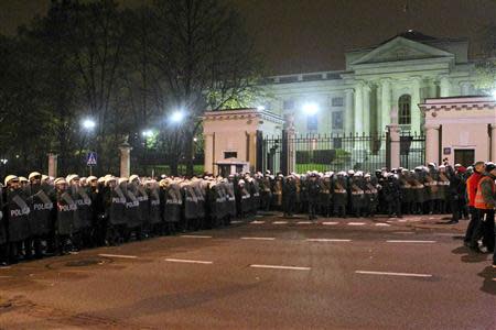 Riot police form a cordon in front of the Russian embassy during the annual far-right march, which coincides with Poland's national Independence Day in Warsaw November 11, 2013. REUTERS/Dariusz Borowicz/Agencja Gazeta