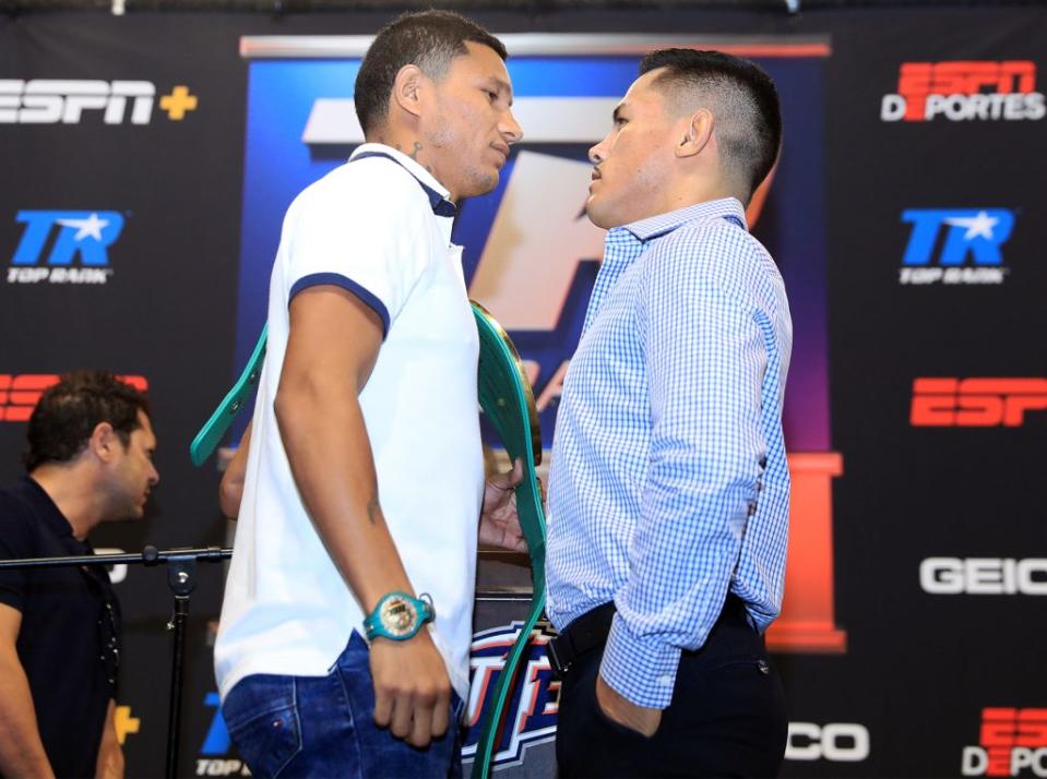 Román (R) faces off with Miguel “El Alacrán” Berchelt during a press conference on Sept. 15 in Las Vegas. (Photo courtesy Top Rank)