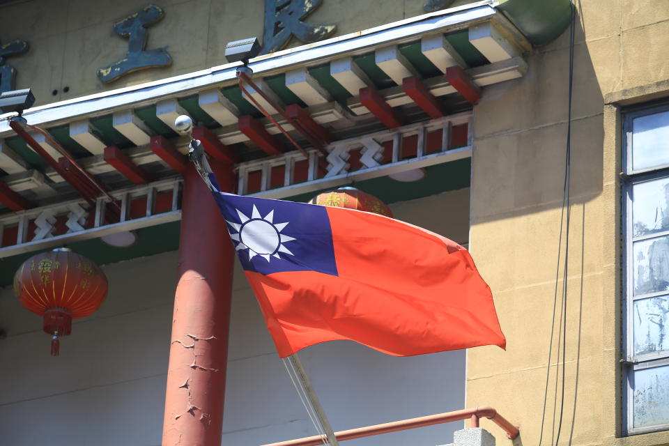 waving taiwanese flag in manhattan china town