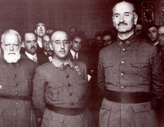 Queipo de Llano (derecha) junto a Francisco Franco y Miguel Cabanellas Ferrer en una fotografía tomada durante la Guerra Civil española