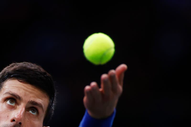 Foto del domingo del tenista de Serbia Novak Djokovic durante la final del Masters de París ante el ruso Daniil Medvedev