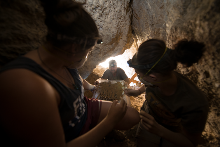 <span class="caption">Creating a virtual reality prototype of the Cache cave.</span> <span class="attribution"><span class="source">Devlin Gandy</span>, <span class="license">Author provided</span></span>