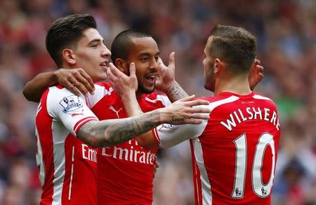 Theo Walcott celebrates with team mates after scoring the second goal for Arsenal. Reuters / Eddie Keogh