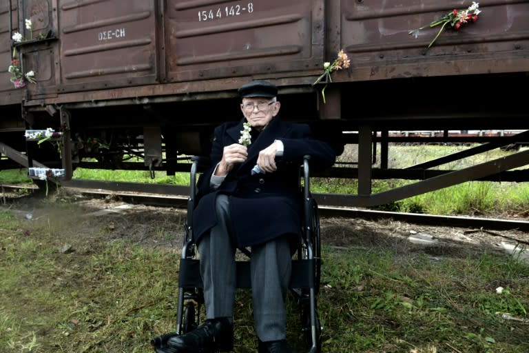 Holocaust survivor Moshe Aelion remembers Jews deported from Thessaloniki's old railway station