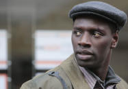 <p>Samba (Omar Sy), un jeune sans papiers en France depuis plusieurs années enchaîne les petits boulots pour survivre. Alice (Charlotte Gainsbourg), elle, est une cadre au bord du burn out. Leurs chemins se croisent dans les locaux d’une association, lorsque Samba tente d’obtenir ses papiers et Alice un nouveau sens à sa vie.</p><br><br><a href="https://www.elle.fr/Loisirs/Cinema/News/les-meilleurs-films-de-Omar-Sy#xtor=AL-541" rel="nofollow noopener" target="_blank" data-ylk="slk:Voir la suite des photos sur ELLE.fr;elm:context_link;itc:0;sec:content-canvas" class="link ">Voir la suite des photos sur ELLE.fr</a><br><h3> A lire aussi </h3><ul><li><a href="https://www.elle.fr/Loisirs/Series/Lupin-Saison-2-une-suite-aux-aventures-d-Omar-Sy-est-elle-prevue-sur-Netflix-3897737#xtor=AL-541" rel="nofollow noopener" target="_blank" data-ylk="slk:Lupin Saison 2 : une suite aux aventures d'Omar Sy est-elle prévue sur Netflix ?;elm:context_link;itc:0;sec:content-canvas" class="link ">Lupin Saison 2 : une suite aux aventures d'Omar Sy est-elle prévue sur Netflix ?</a></li><li><a href="https://www.elle.fr/Loisirs/Cinema/News/Demain-tout-commence-decouvrez-les-coulisses-du-film-avec-Omar-Sy-3390026#xtor=AL-541" rel="nofollow noopener" target="_blank" data-ylk="slk:« Demain, tout commence » : découvrez les coulisses du film avec Omar Sy;elm:context_link;itc:0;sec:content-canvas" class="link ">« Demain, tout commence » : découvrez les coulisses du film avec Omar Sy</a></li><li><a href="https://www.elle.fr/Loisirs/Cinema/News/Les-photos-du-tournage-d-Inferno-avec-Omar-Sy-et-Tom-Hanks-2945216#xtor=AL-541" rel="nofollow noopener" target="_blank" data-ylk="slk:Les photos du tournage d’Inferno, avec Omar Sy et Tom Hanks;elm:context_link;itc:0;sec:content-canvas" class="link ">Les photos du tournage d’Inferno, avec Omar Sy et Tom Hanks</a></li><li><a href="https://www.elle.fr/Loisirs/Cinema/News/Omar-Sy-5-choses-que-vous-ne-saviez-peut-etre-pas-sur-lui-2848976#xtor=AL-541" rel="nofollow noopener" target="_blank" data-ylk="slk:Omar Sy à l'affiche de « Samba » : 5 choses qu'il faut absolument savoir sur lui !;elm:context_link;itc:0;sec:content-canvas" class="link ">Omar Sy à l'affiche de « Samba » : 5 choses qu'il faut absolument savoir sur lui !</a></li><li><a href="https://www.elle.fr/Astro/Horoscope/Quotidien#xtor=AL-541" rel="nofollow noopener" target="_blank" data-ylk="slk:Consultez votre horoscope sur ELLE;elm:context_link;itc:0;sec:content-canvas" class="link ">Consultez votre horoscope sur ELLE</a></li></ul>