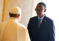 Rwanda's President Paul Kagame greets Pope Francis during a private meeting at the Vatican March 20, 2017. REUTERS/Tony Gentile