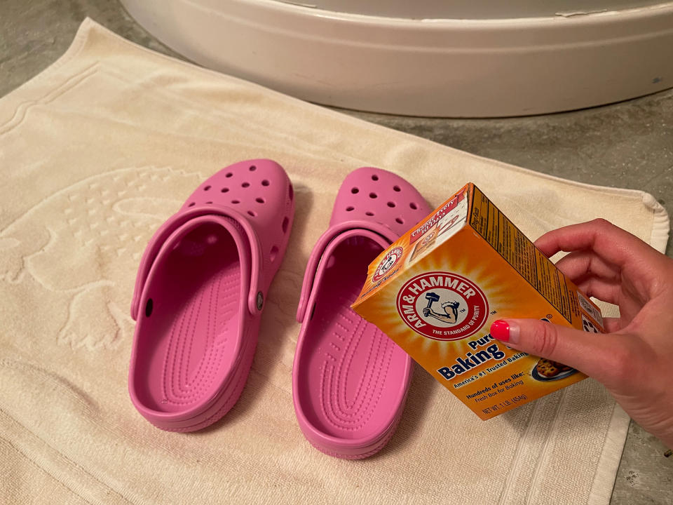 how to clean Crocs