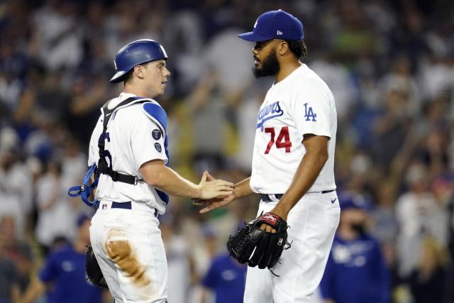 Dodgers catcher Will Smith retired by Giants closer Will Smith