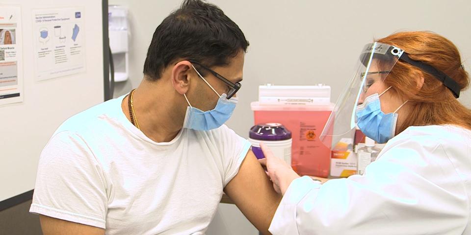 Doctor gets COVID vaccine