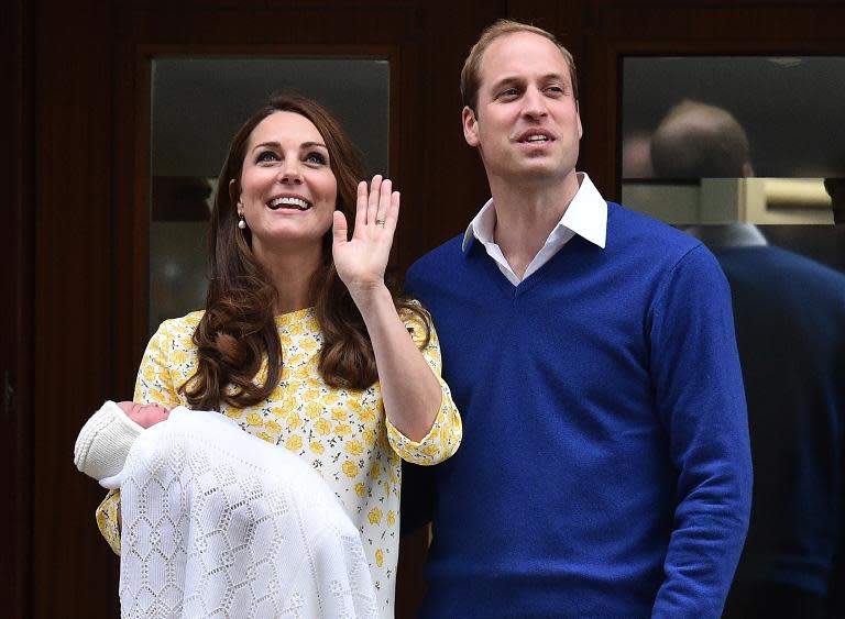 Britain's Prince William, Duke of Cambridge, (R) and his wife Catherine, Duchess of Cambridge show their newly-born daughter