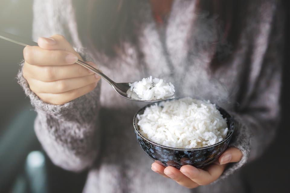 Reis, Quinoa und Co. sind sättigend und reich an Ballaststoffen. - Copyright: 	Chaiwat Hemakom / EyeEm / Getty Images