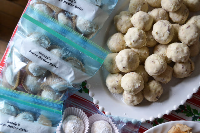 <div class="caption-credit"> Photo by: Julie Van Rosendaal</div><b>Nutty Shortbread Snowballs <br></b> These classic shortbread balls -- otherwise known as Russian tea cakes or Mexican wedding cakes -- can be made with almonds, pecans, walnuts, or a combination of your favorites. <br> <a href="http://www.babble.com/best-recipes/10-things-to-do-with-shortbread/#nutty-shortbread-snowballs" rel="nofollow noopener" target="_blank" data-ylk="slk:Get the recipe;elm:context_link;itc:0;sec:content-canvas" class="link ">Get the recipe</a> <br> <b><i><a href="http://www.babble.com/best-recipes/10-easy-bake-no-bake-christmas-cookies/" rel="nofollow noopener" target="_blank" data-ylk="slk:Related: 10 easy cookie recipes for a last-minute holiday treat;elm:context_link;itc:0;sec:content-canvas" class="link ">Related: 10 easy cookie recipes for a last-minute holiday treat</a></i></b>