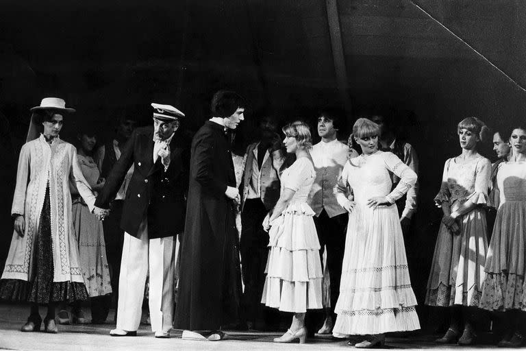 Valeria Vanini, Jacques Arndt, José Ángel Trelles, Vicky Buchino, Oscar López Pensa y Graciela Pal, en El diluvio que viene