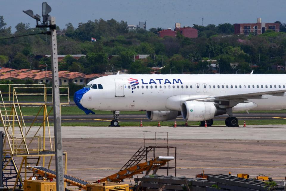 A LATAM Airlines pilot died on a flight from Florida to Chile Monday.