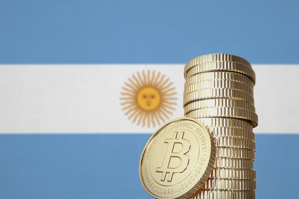 Muchos en Argentina apuntan a las criptomonedas como solución a la alta inflación del país. Foto: Getty Images. 