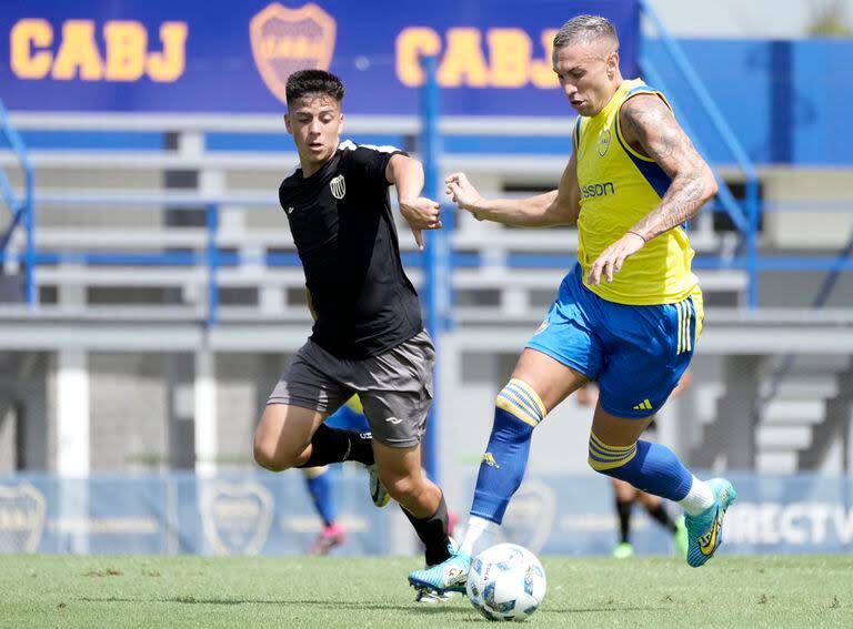 Norberto Briasco anotó uno de los goles del triunfo de Boca en uno de los amistosos que el equipo de Diego Martínez jugó ante Estudiantes de Caseros