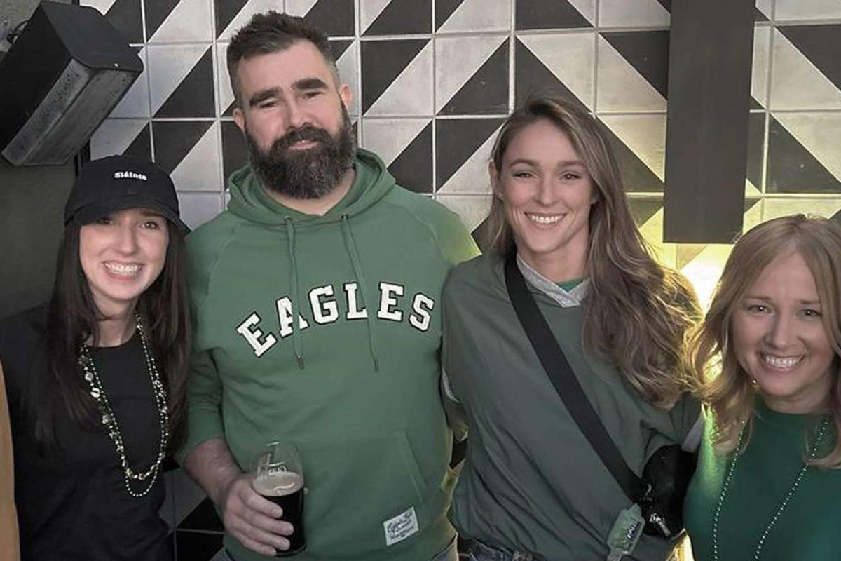 Philadelphia Eagles Post Emotional Tribute Video for Jason Kelce After He  Officially Announces Retirement