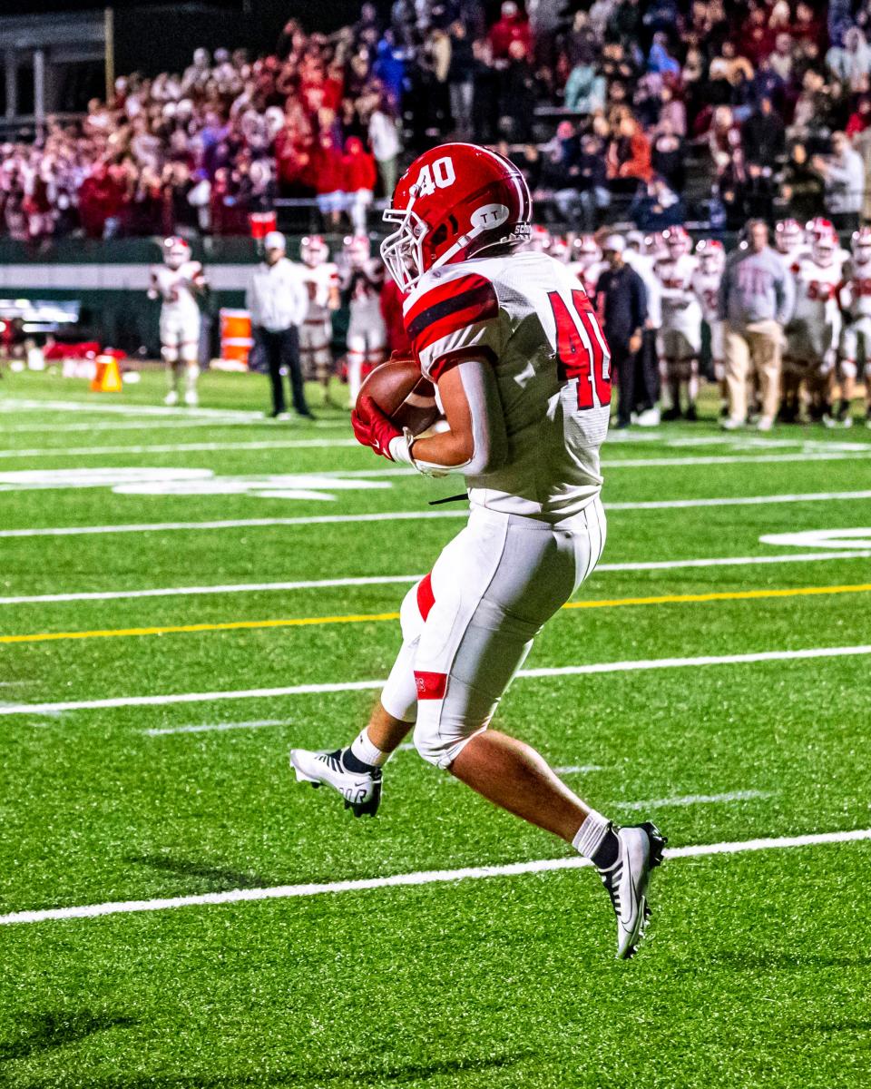 Old Rochester's Jacksen Martin pulls in the touchdown reception.