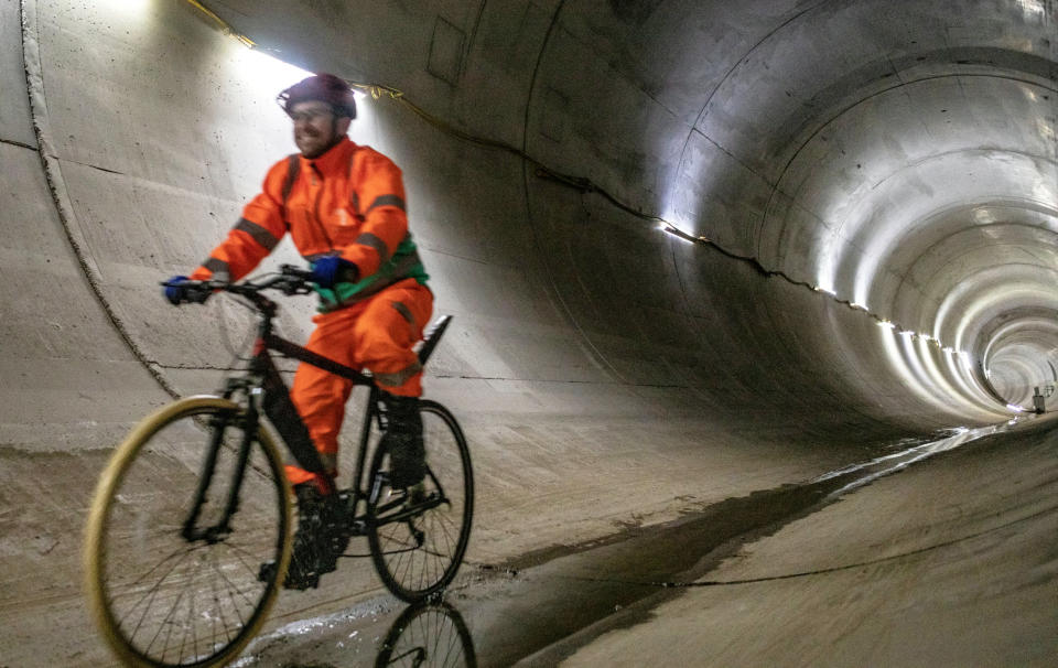 Employees working on the project at Tideway London were offered the opportunity to buy raffle tickets. (SWNS)