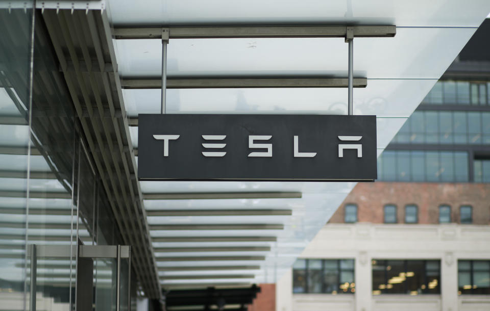 NEW YORK, NY - APRIL 26: Exterior view of a Tesla showroom on April 26, 2022 in New York City. Tesla Inc. shares TSLA, -11.17% dipped slightly in afternoon trading, after Chief Executive Elon Musk reached an agreement to acquire Twitter Inc. (Photo by Kena Betancur/VIEW press via Getty Images)