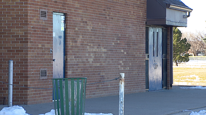 Trudeau reacts to anti-Syrian graffiti on southeast Calgary school