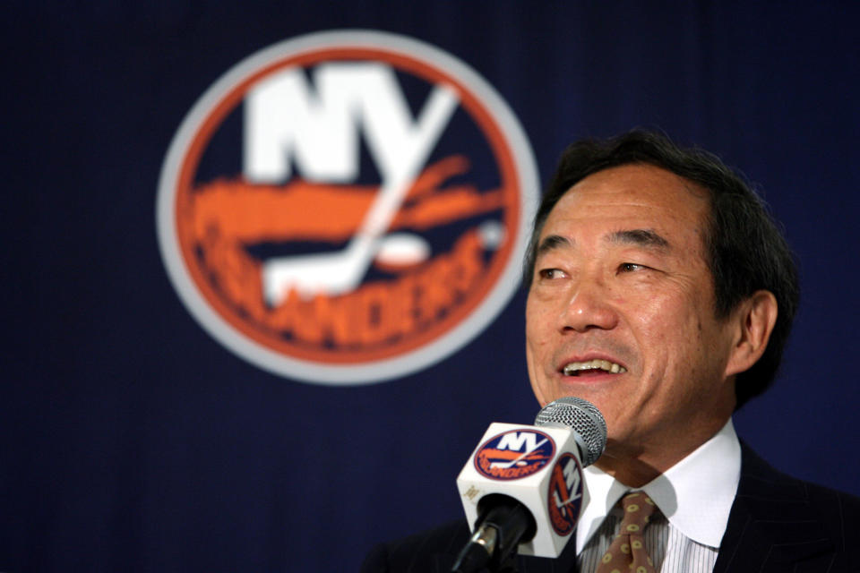 FILE - In this June 8, 2006, file photo, New York Islanders owner Charles Wang addresses members of the media during a news conference, in Uniondale, N.Y. Wang, a technology company founder who formerly owned the New York Islanders hockey team has died. He was 74. His attorney John McEntee says in an emailed statement that Wang died Sunday, Oct. 21, 2018, in Oyster Bay, N.Y. (AP Photo/Mary Altaffer, File)