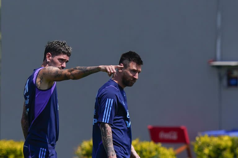 Entrenamiento de la Selección Argentina
Lionel Messi y De Paul