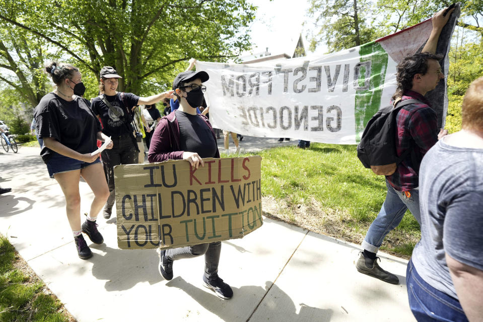 A group of pro-Palestinian protesters demonstrate on the campus of Indiana University in Bloomington, Ind., Thursday, May 2, 2024. (AP Photo/AJ Mast)