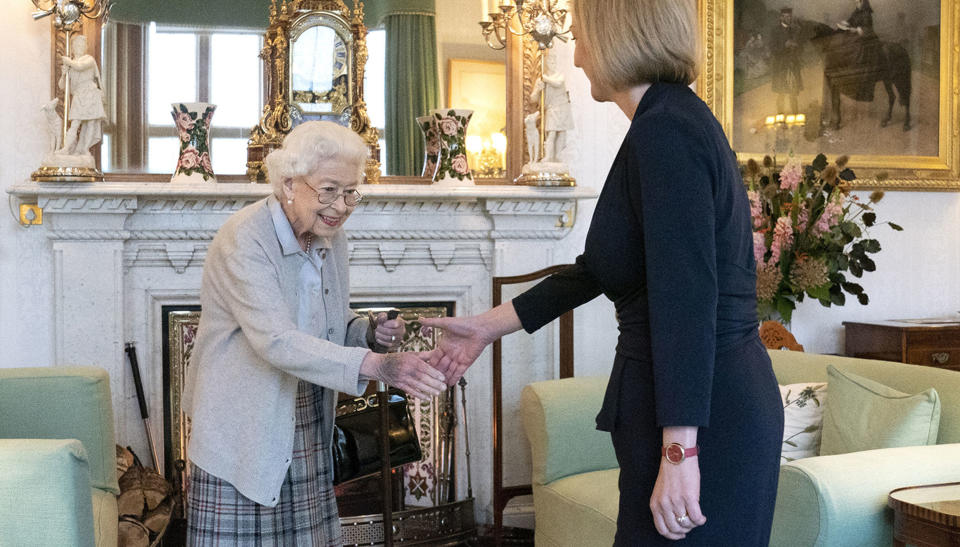 Queen Elizabeth Receives Outgoing And Incoming PMs At Balmoral (Jane Barlow / WPA Pool via Getty Images)