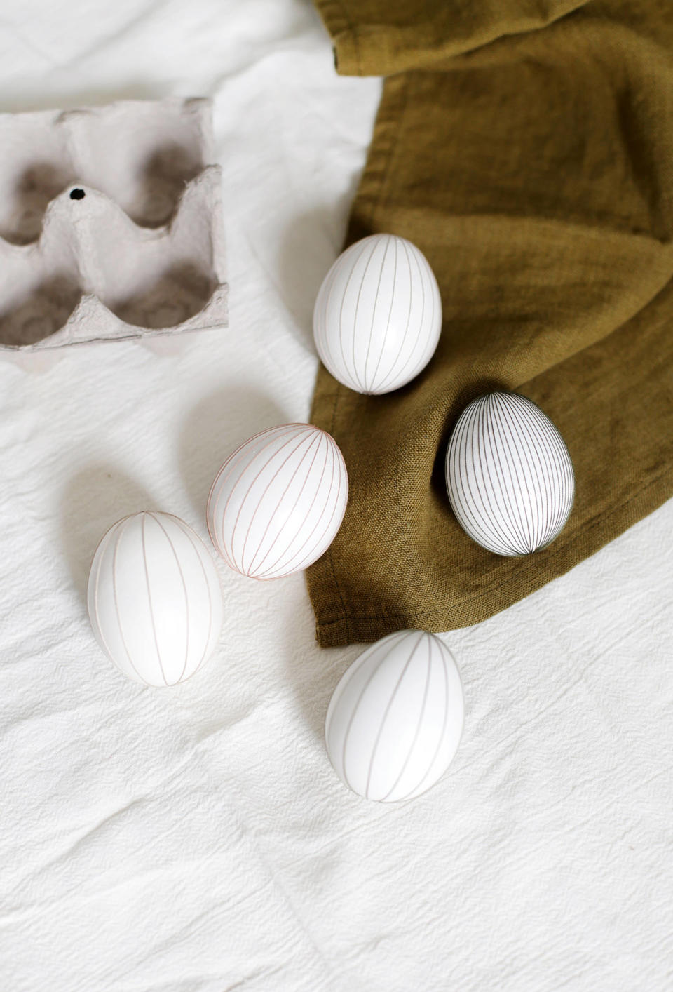 string art Easter eggs  (The Merrythought)